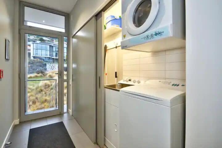 Luxury Lakeview 2 Bedroom Apartment Квінстаун Екстер'єр фото