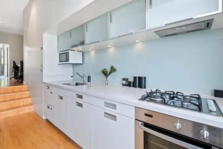Luxury Lakeview 2 Bedroom Apartment Квінстаун Екстер'єр фото